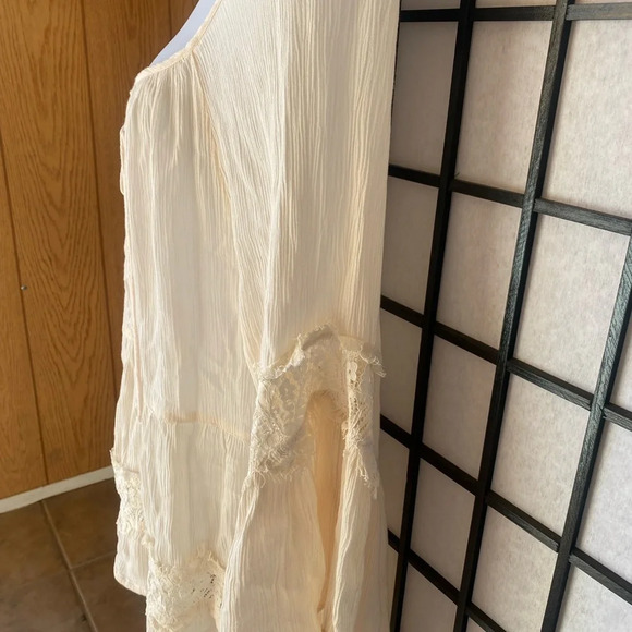 Hollister over size long sleeve shirt size Large - Picture 3 of 6